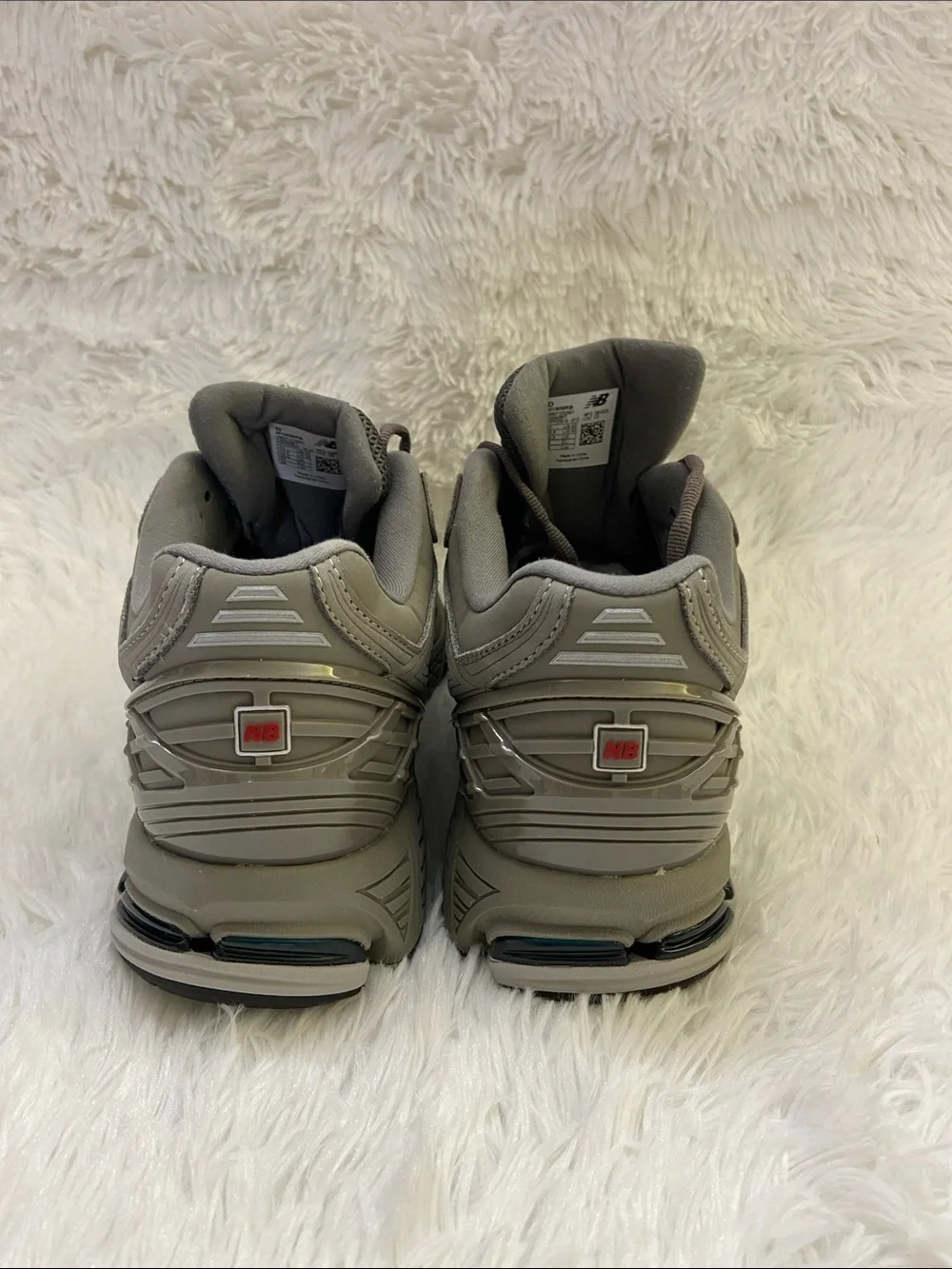 New Balance 1906R Men's Low Top Grey  Sneakers with Navy Accents.Size-11